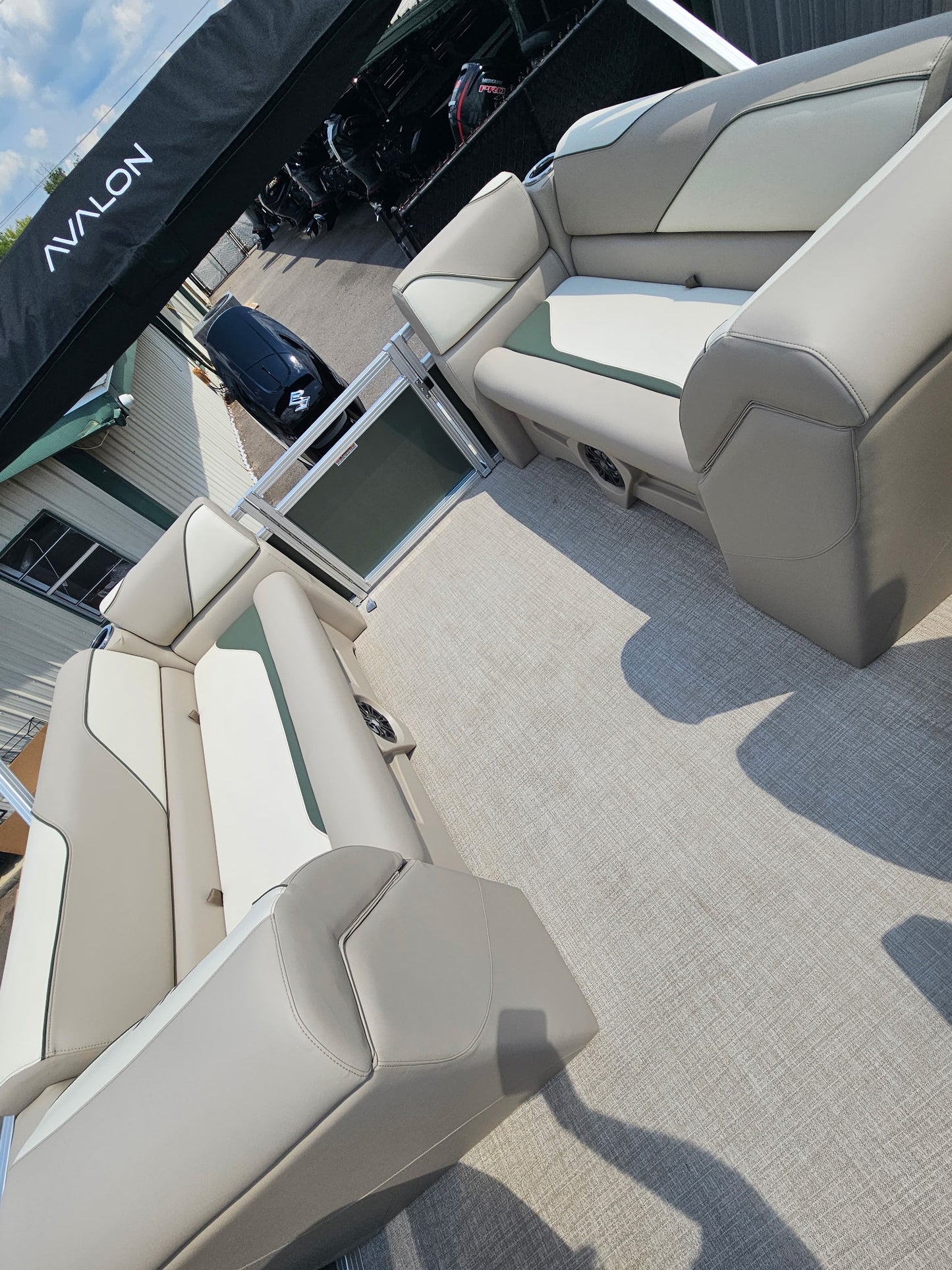 2026 Avalon Venture 2180 QL