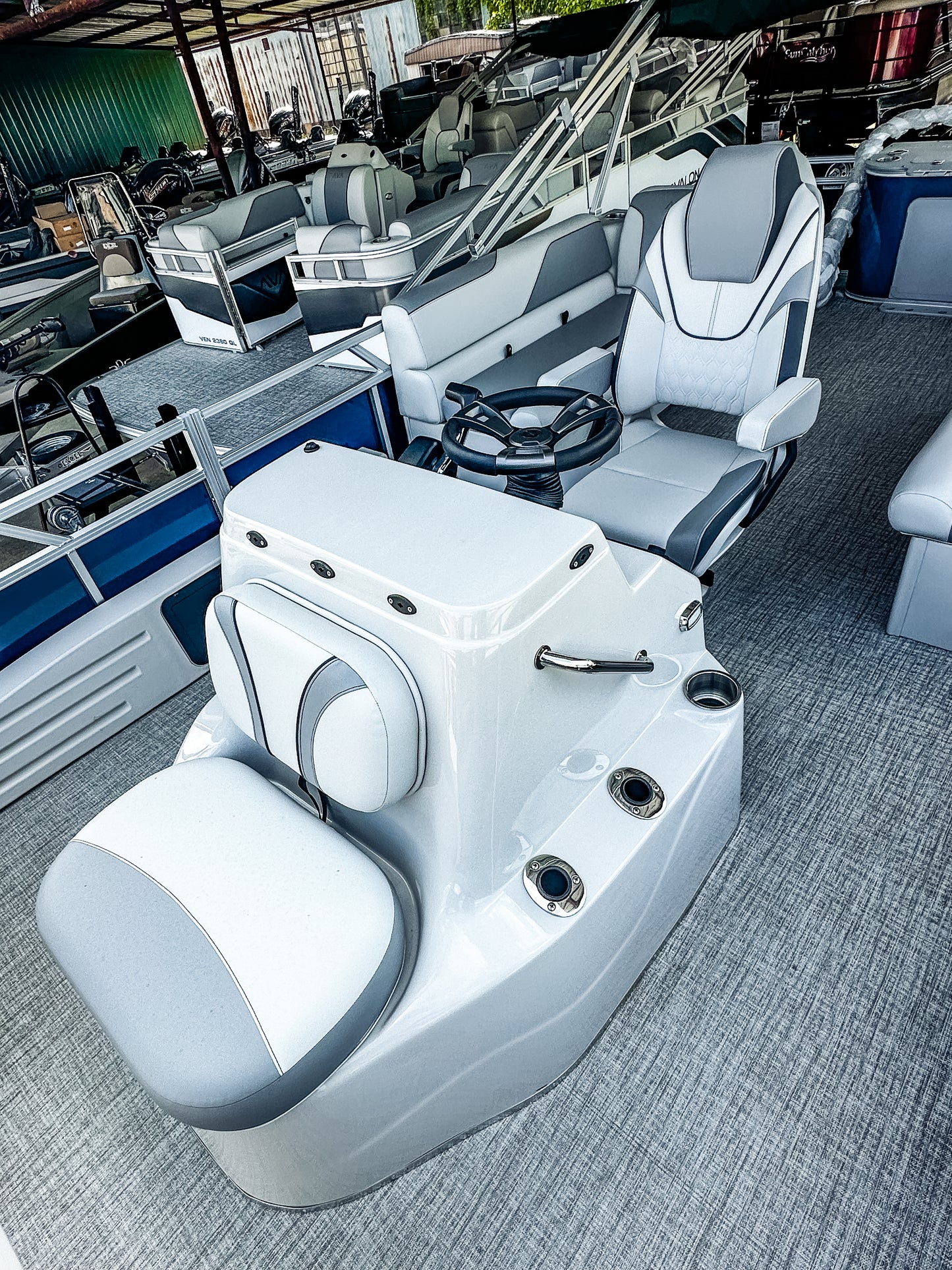 2025 AVALON VENTURE 23’