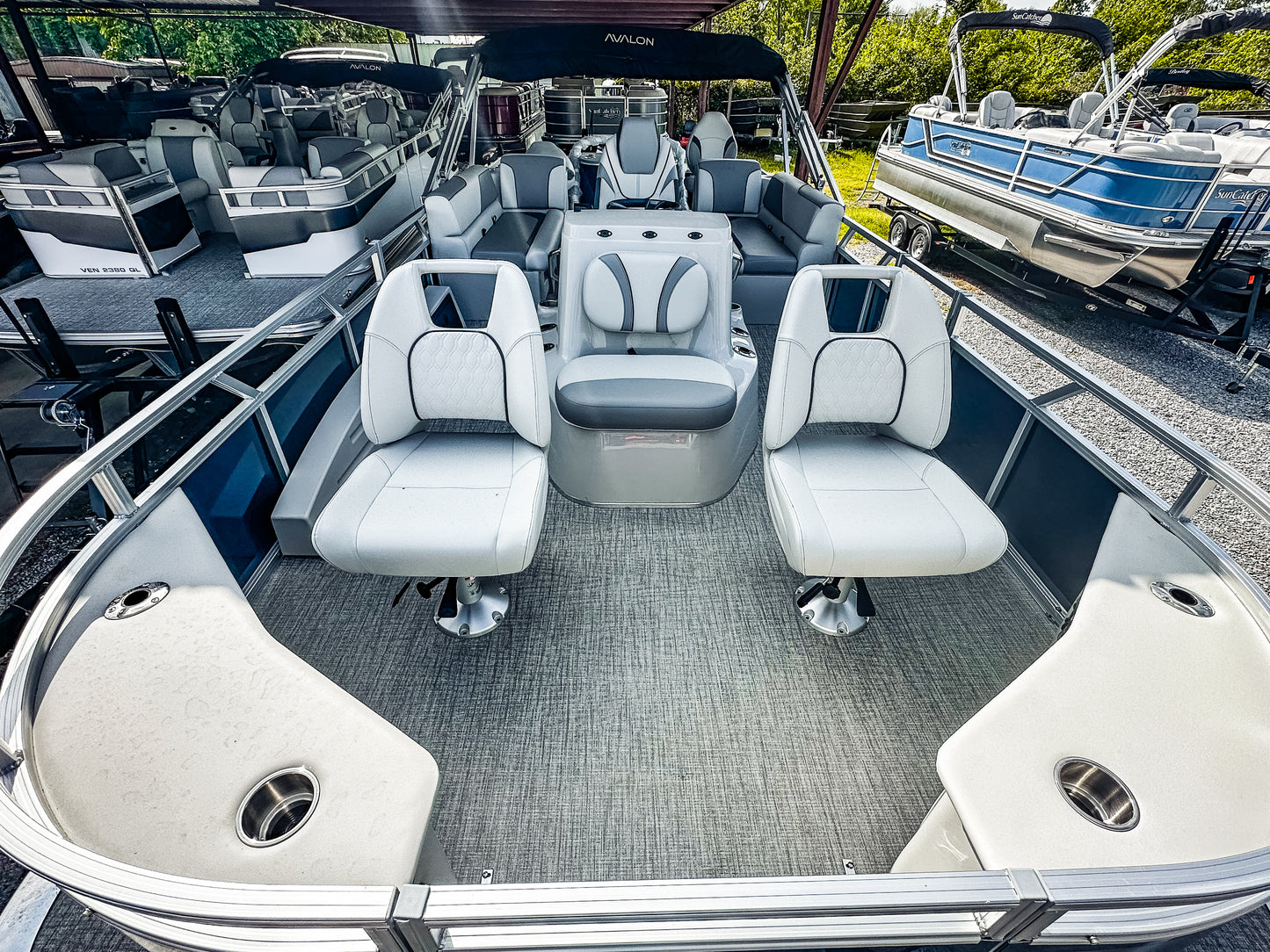 2025 AVALON VENTURE 23’