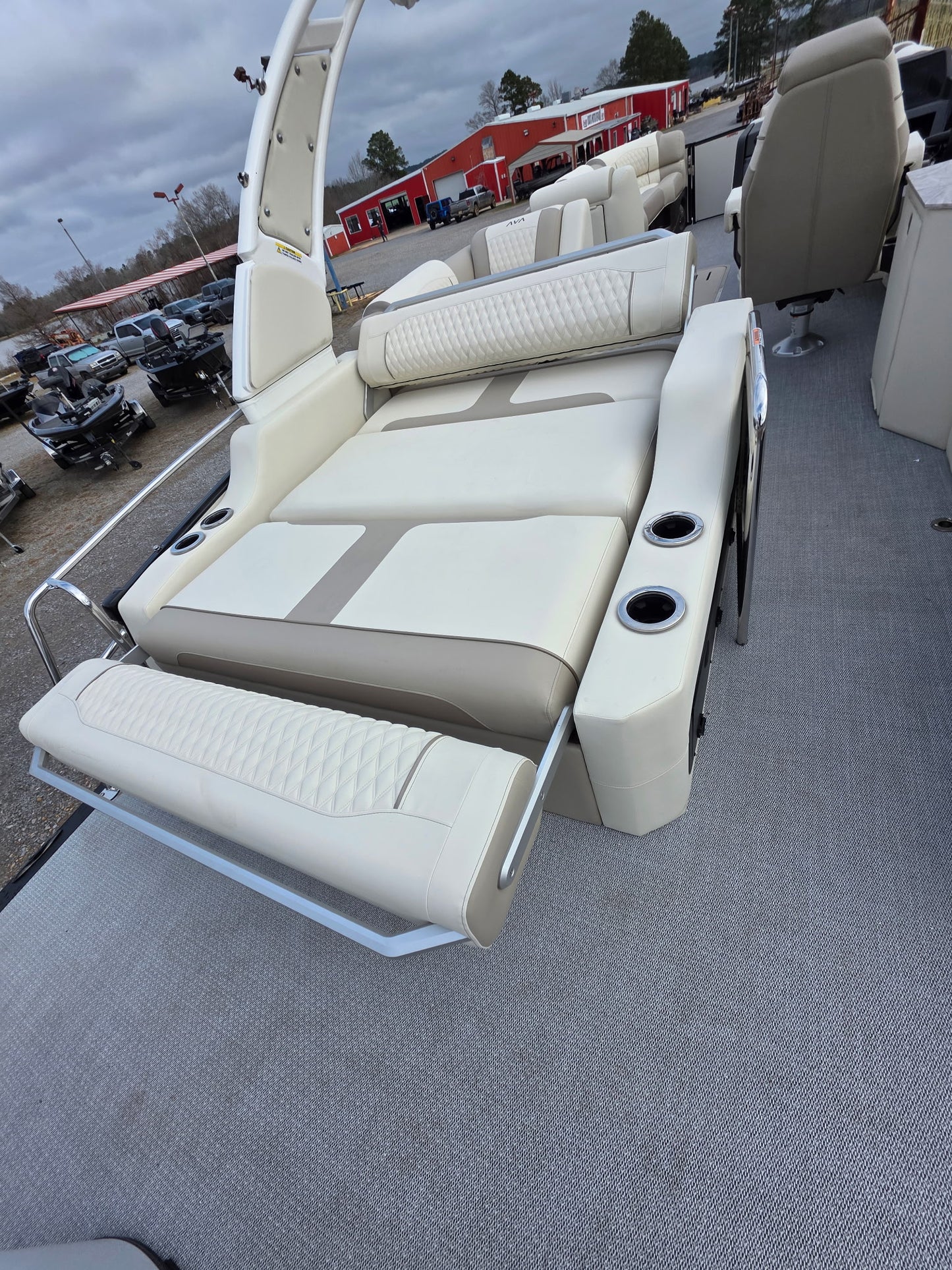 2026 Avalon 2585 Excaliber LTD Flex Lounge
