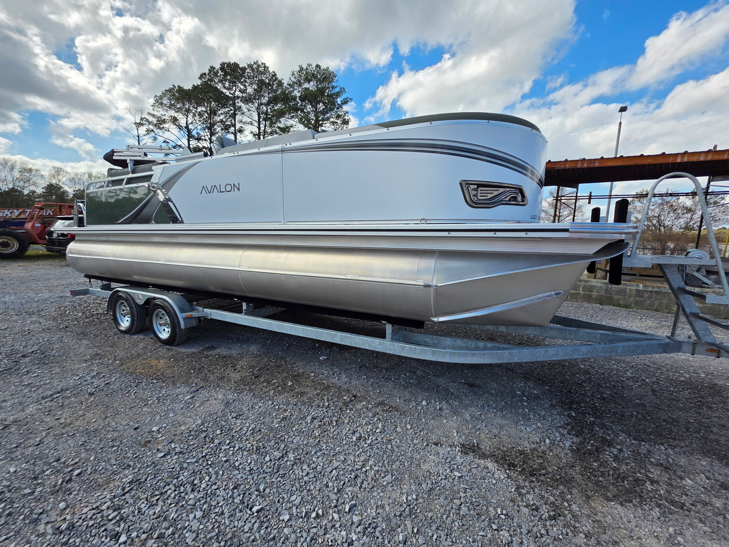 2026 Avalon 2385 LSZ QLS