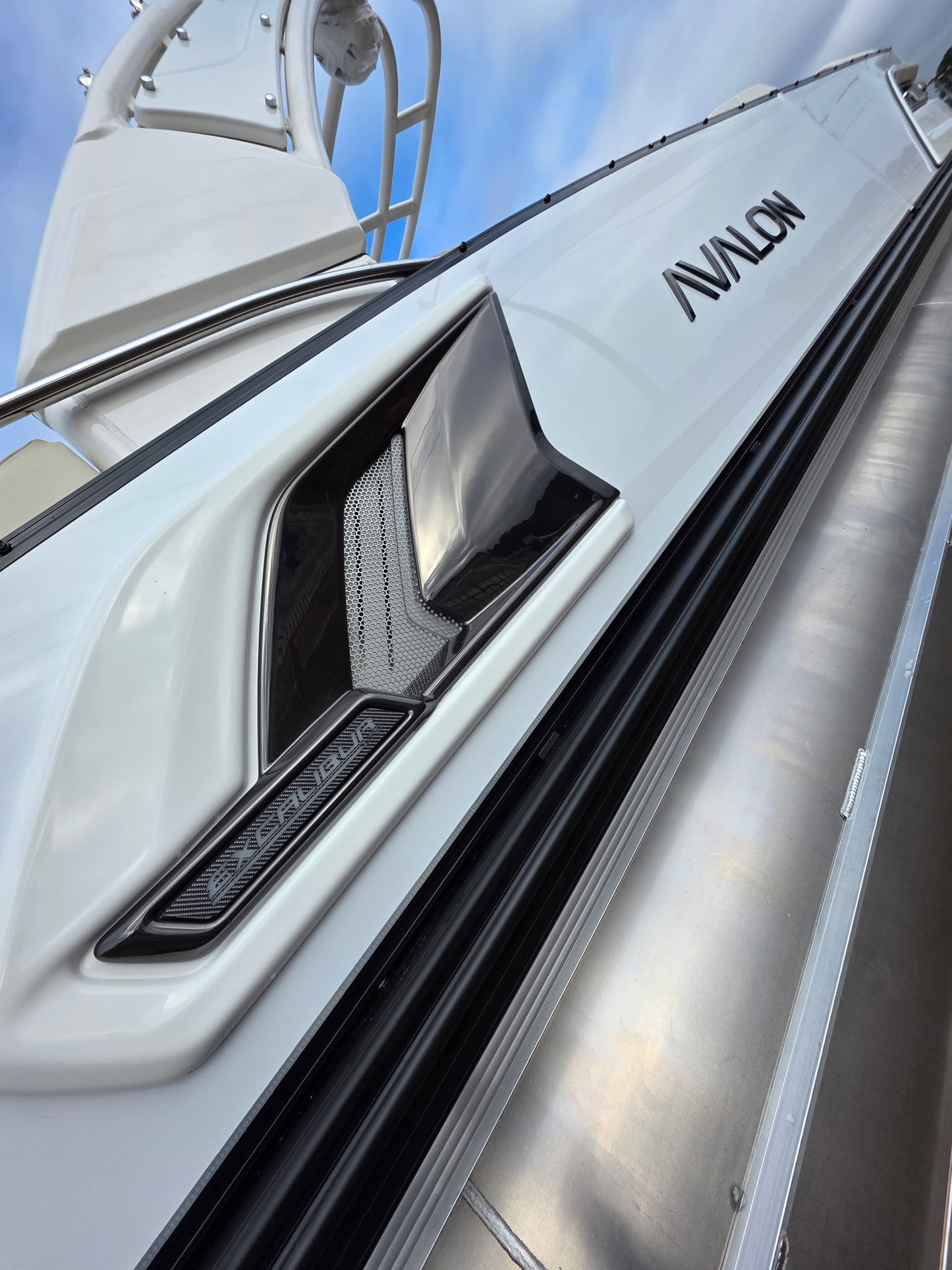 2026 Avalon 2585 Excaliber LTD Flex Lounge