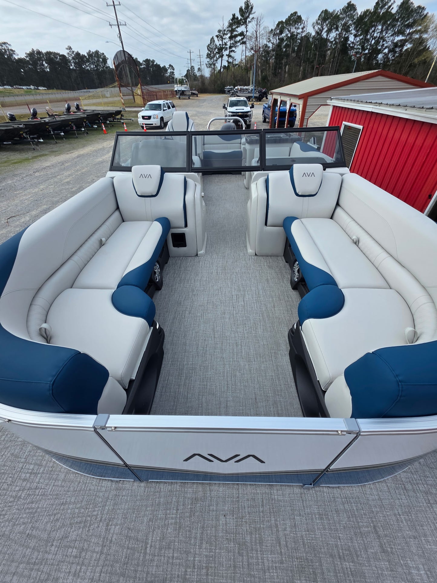 2026 Avalon 2385 LSZ Elite Windshield – Platinum Edition