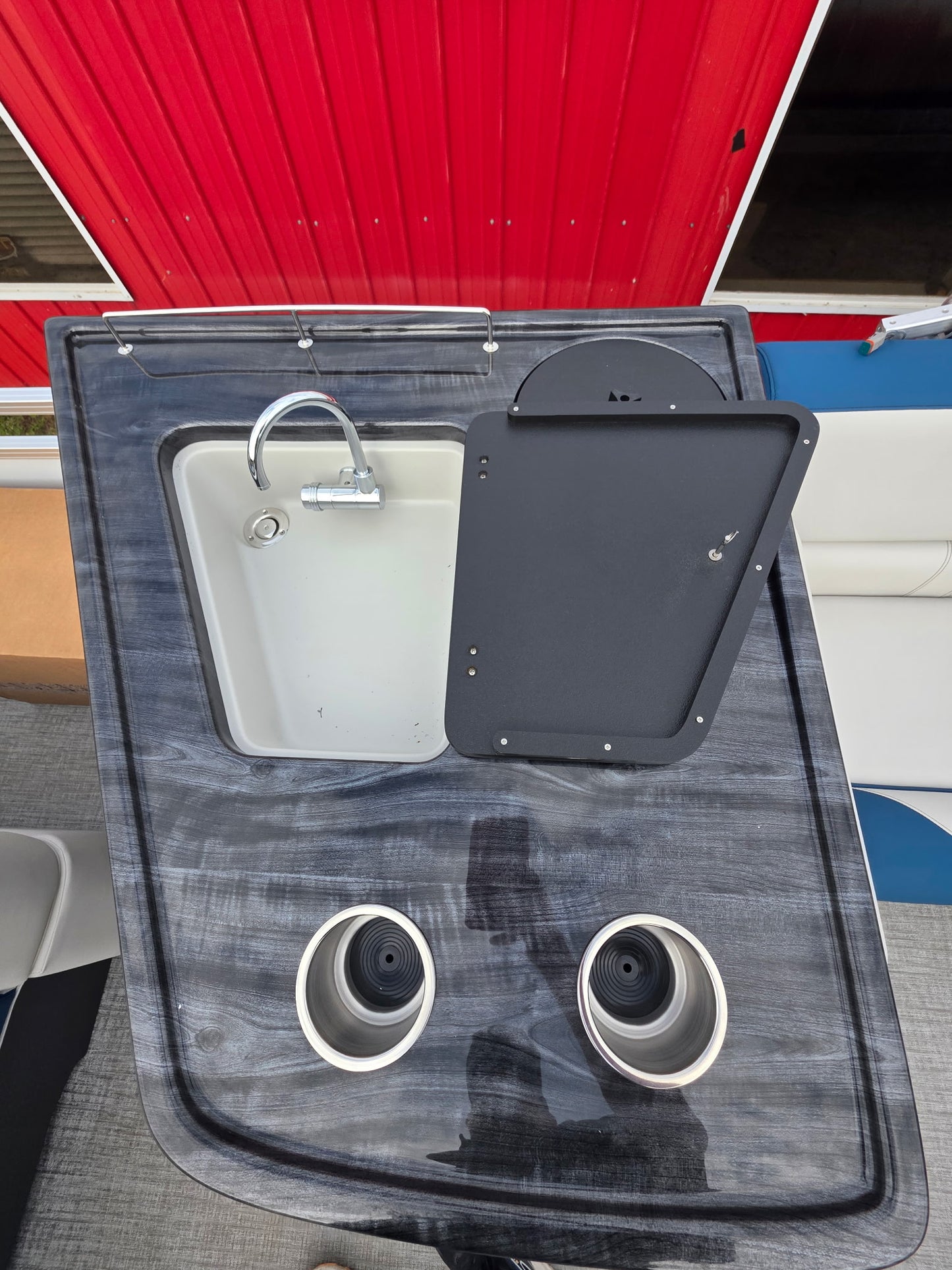 2026 Avalon 2385 LSZ Elite Windshield – Platinum Edition
