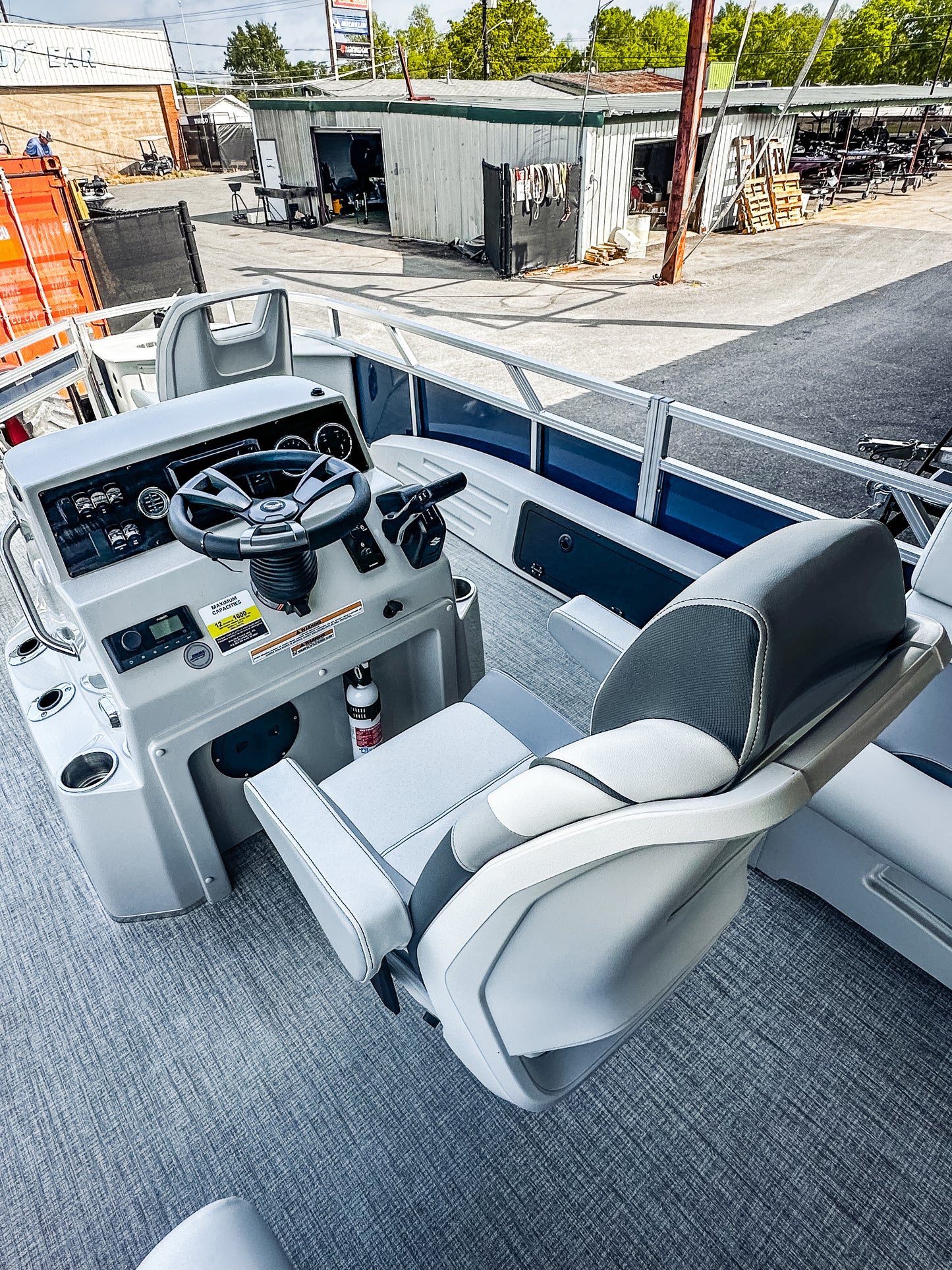 2025 AVALON VENTURE 23’