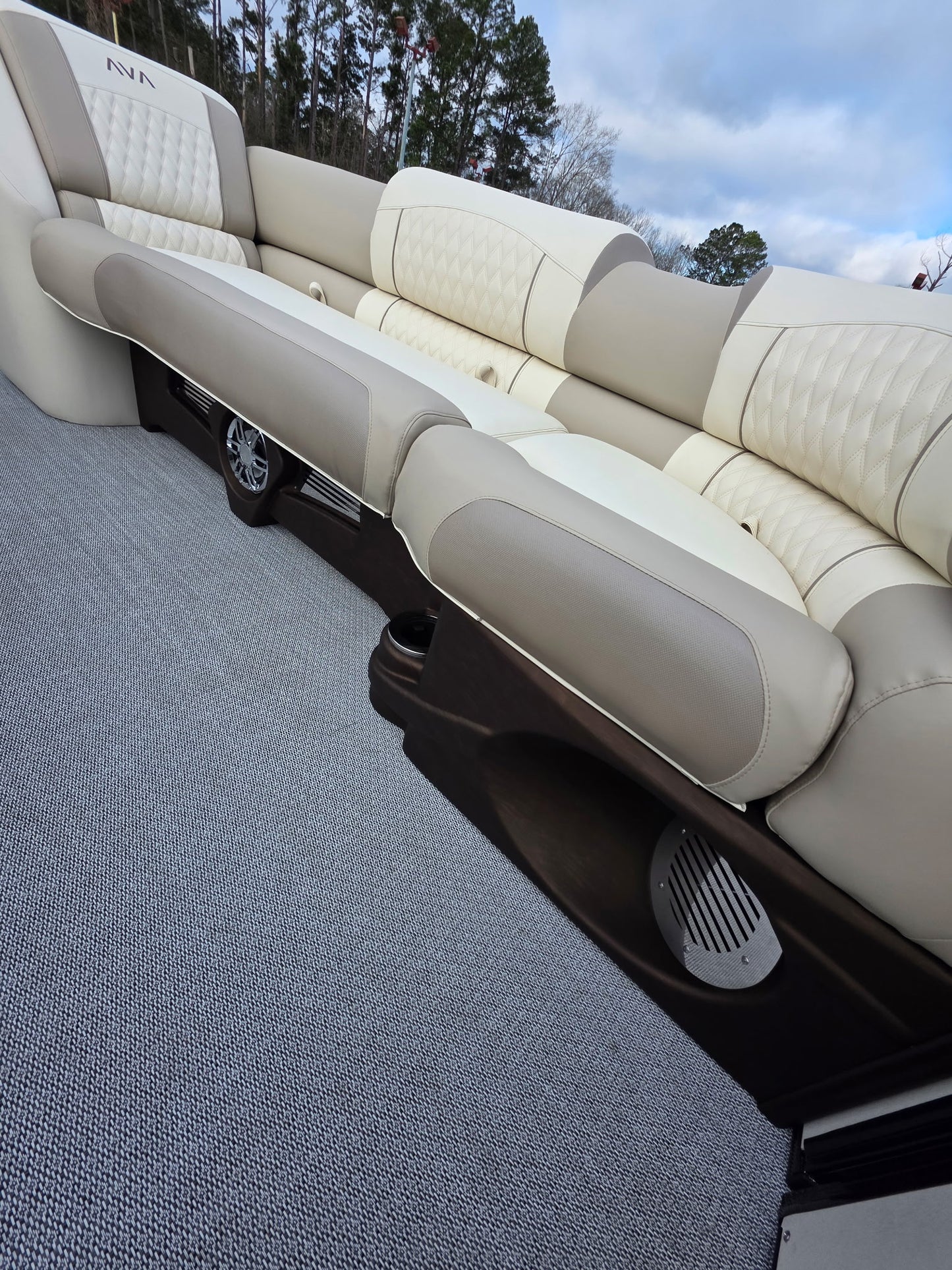 2026 Avalon 2585 Excaliber LTD Flex Lounge